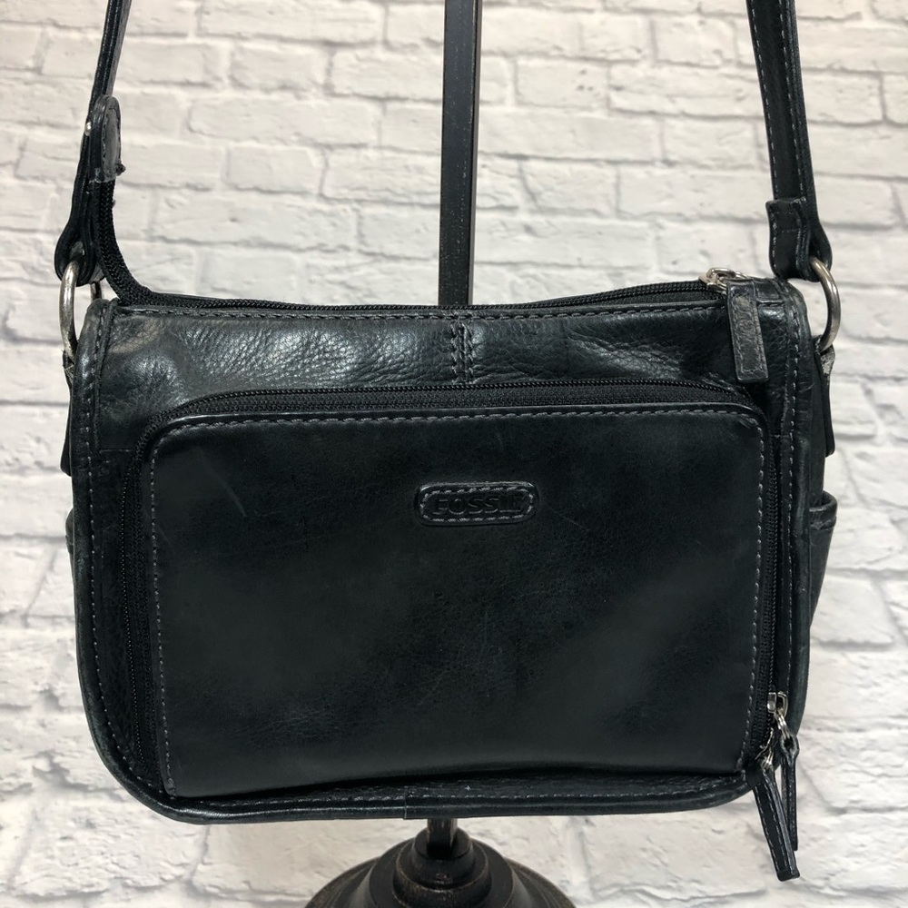 Fossil Vintage Black leather shoulder bag purse Pockets Organizer Zip close